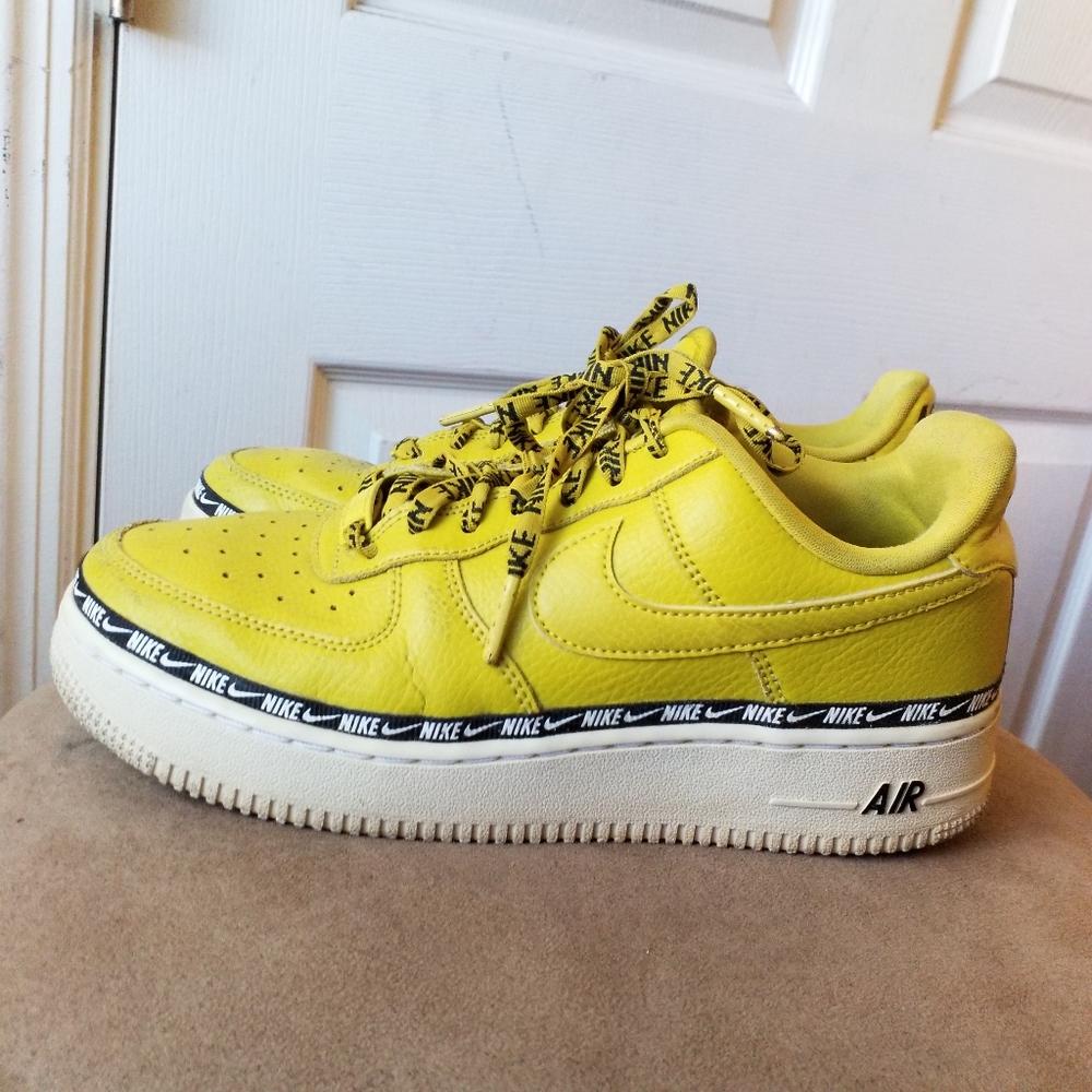 NIKE AIR FORCE 1 07 SE PREMIUM bright Citron sneakers 7.5